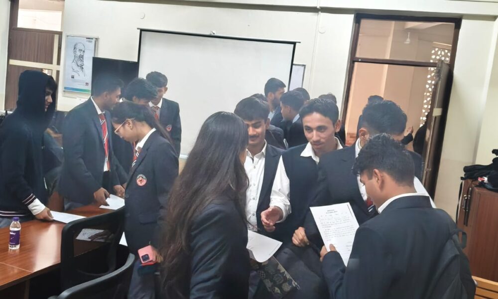 ड्ग्स के खिलाफ जिला प्रशासन सख्तः ग्राफिक एरा यूनिवर्सिटी में की गई सैकड़ों छात्रों की टेस्टिंग