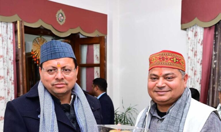 मुख्यमंत्री श्री पुष्कर सिंह धामी से मुख्यमंत्री आवास में केंद्रीय राज्य मंत्री डॉ. राज भूषण चौधरी ने की शिष्टाचार भेंट