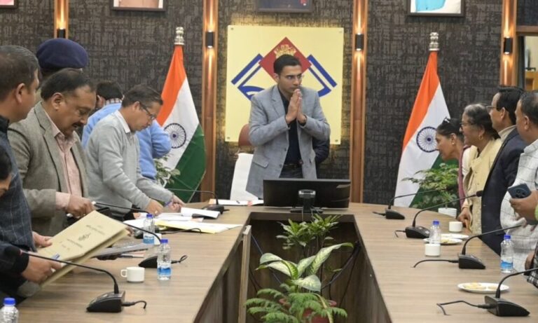 राज्य आंदोलनकारियों की समस्याओं का समाधान प्रशासन की प्राथमिकता : डीएम