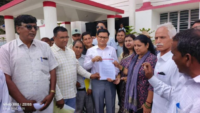 Villagers deprived of roads even eight decades after independence; threaten to boycott elections.